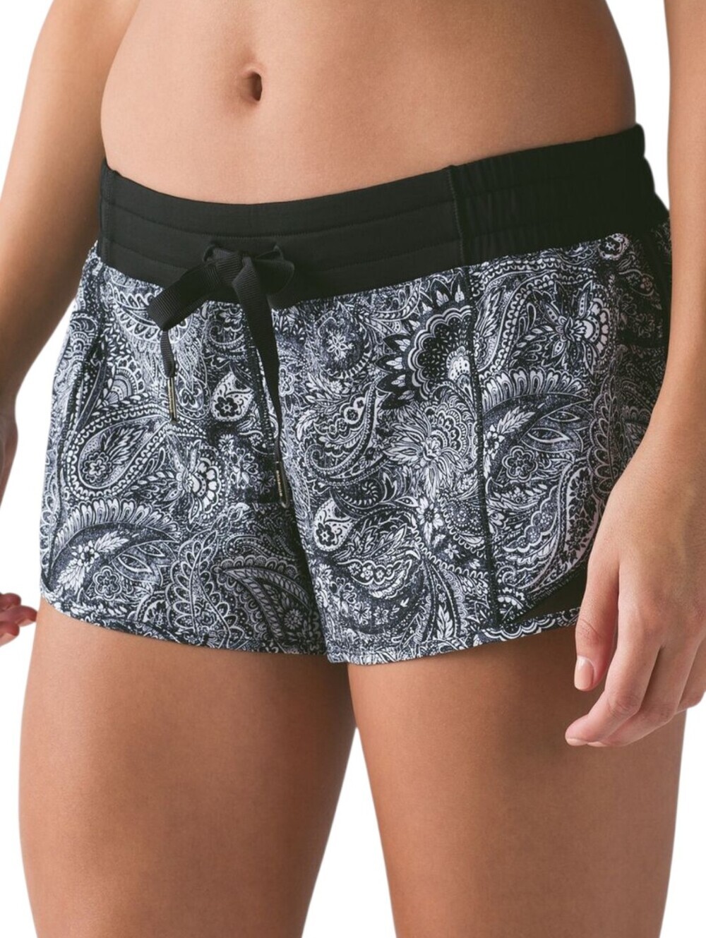Lululemon Hotty Hot Shorts Women 6 Mini Antique Paisley White Black 2.5"